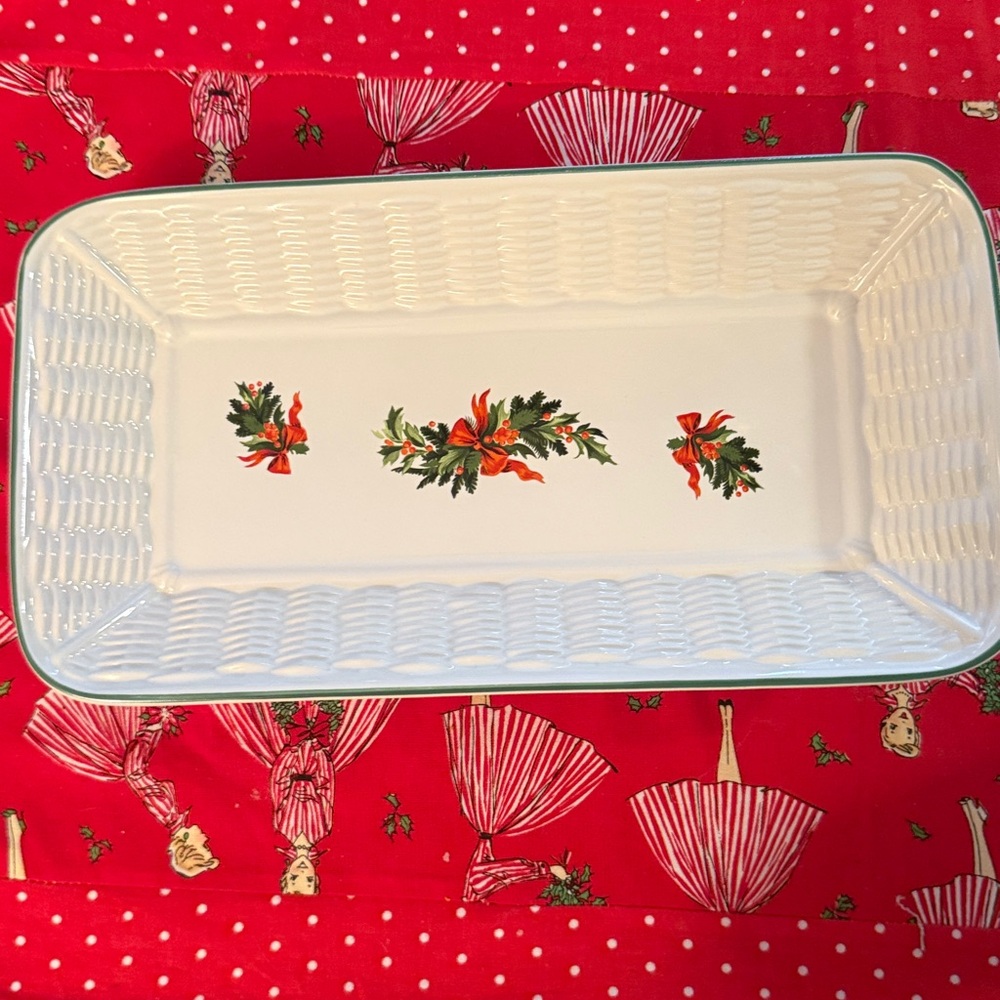 Pfaltzgraff Christmas Heritage Basket Weave Wicker Bread Tray Platter.